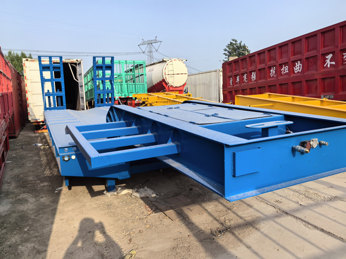 低平板半掛車(chē)